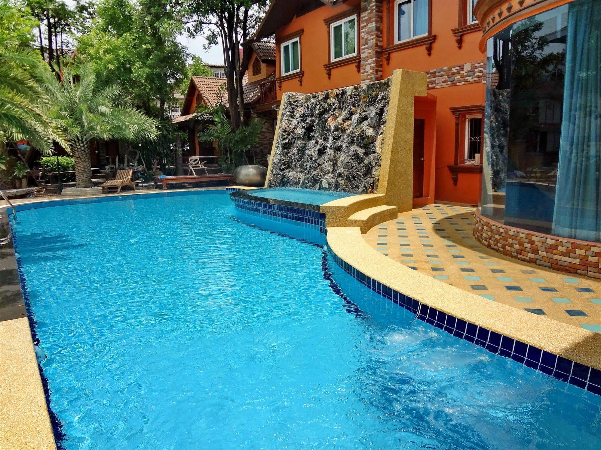 Khunsri Resort Art Boutique Hotel Pattaya Extérieur photo